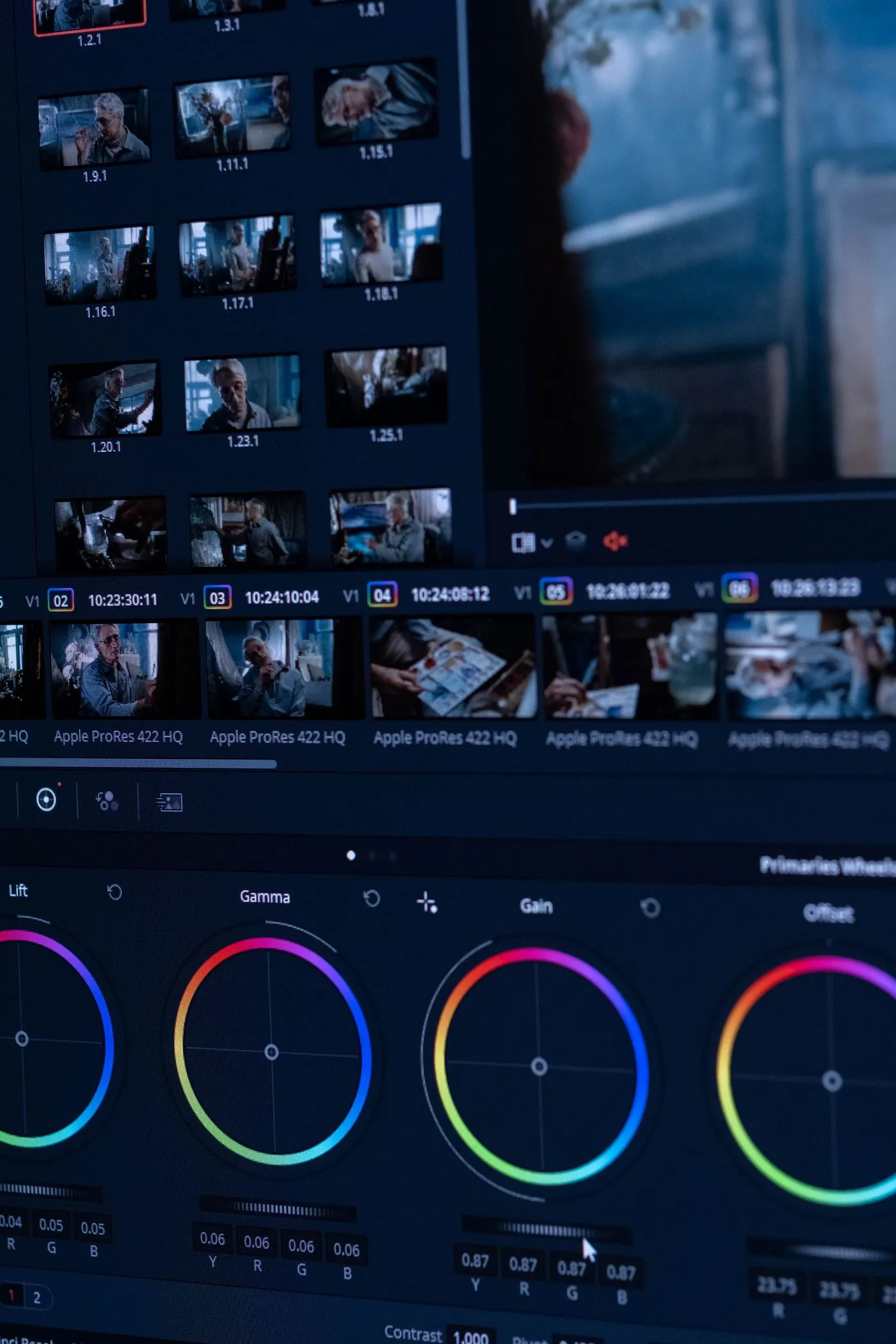 Color wheels and a clip browser on an editing screen, the kind of tools free Resolve includes